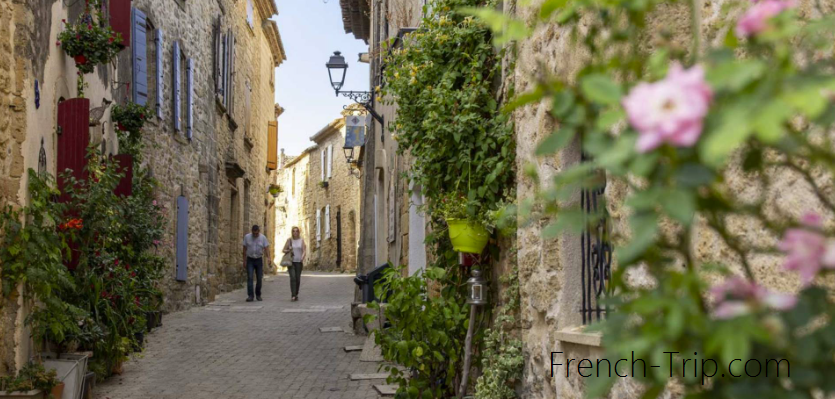 Miramas-le-Vieux, Provence, France - comprehensive travel guide with practical information: how to get in, walking tour with map, attractions