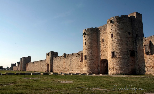 The rampart wall and towers of Aigues-Mortes