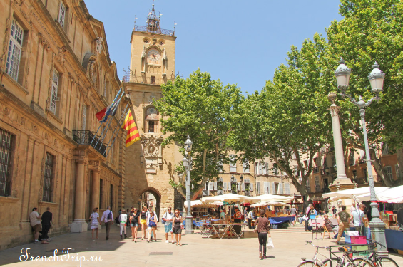 The Hôtel de Ville square in Aix-en-Provence