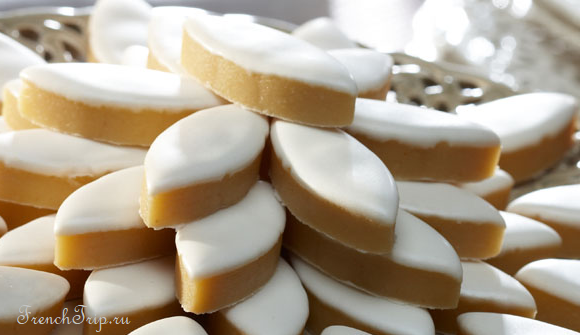 Calissons d'Aix — almond and melon sweets