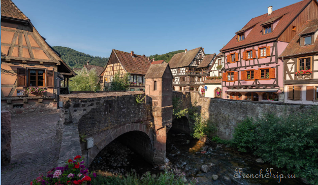 The fortified bridge at Kaysersberg on the Alsace wine route