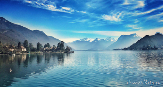 Lake Annecy with the Alps rising behind it