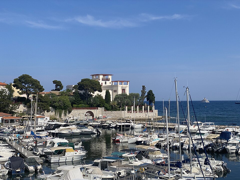 The port of Beaulieu-sur-Mer with the Villa Kérylos