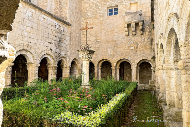 The Romanesque cloister of Cavaillon cathedral