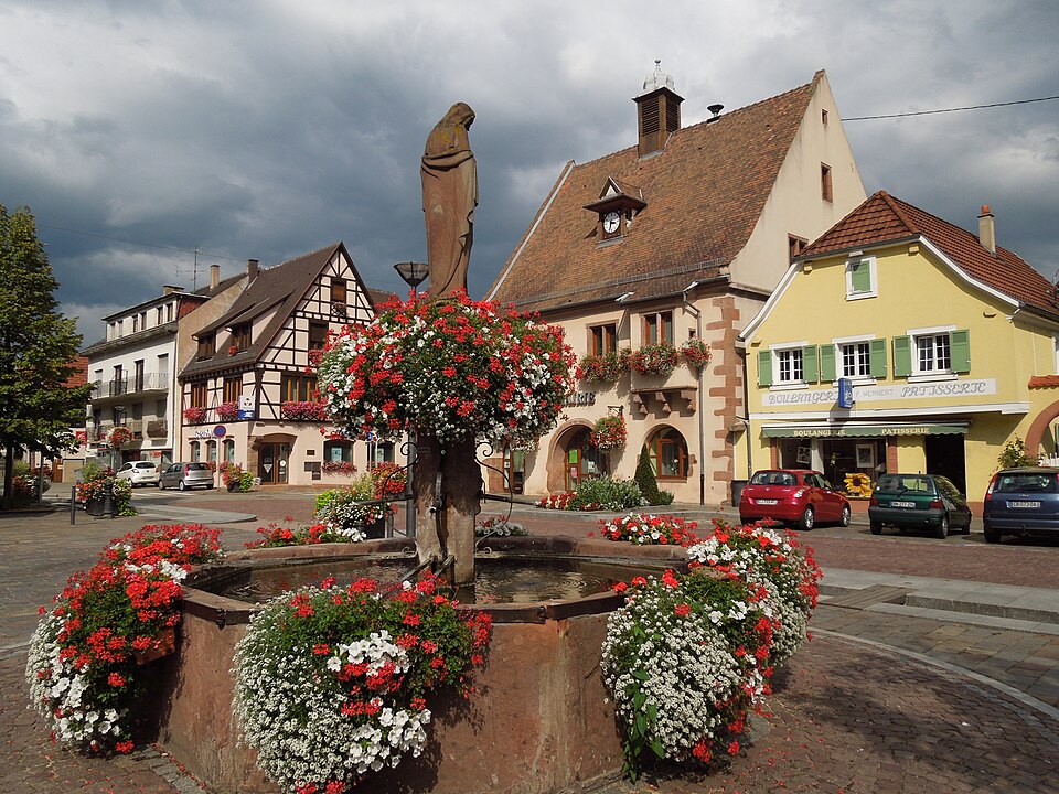 The fountain square at Châtenois