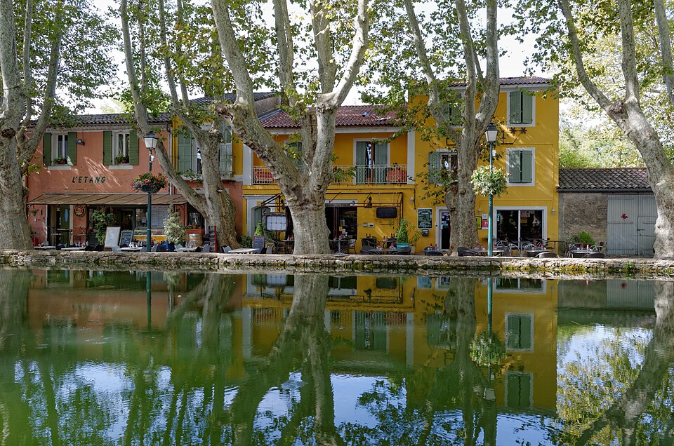 Houses reflected in the basin at Cucuron