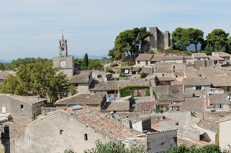 The rooftops of Cucuron below the ruined keep