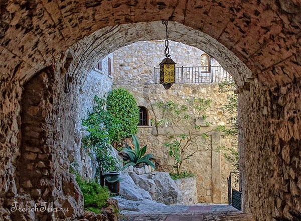 Èze village on its clifftop above the Mediterranean, French Riviera