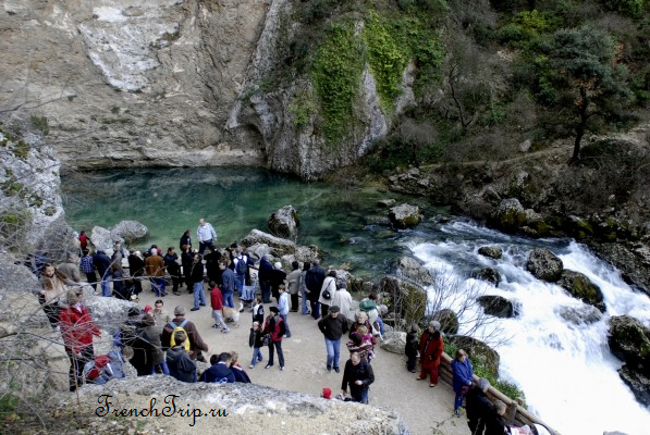 The spring of the Sorgue at Fontaine-de-Vaucluse