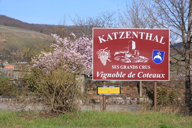 The village sign of Katzenthal among the vineyards