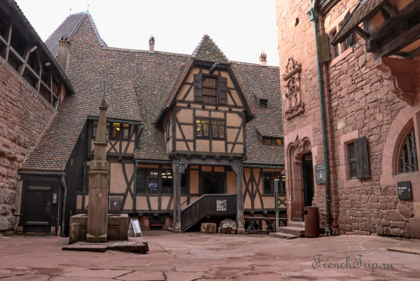 The inner courtyard of Haut-Kœnigsbourg
