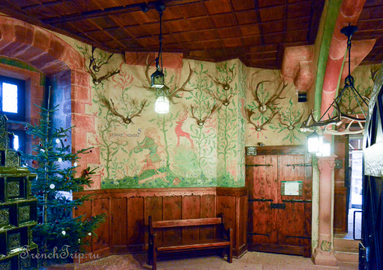 A painted interior room in Haut-Kœnigsbourg