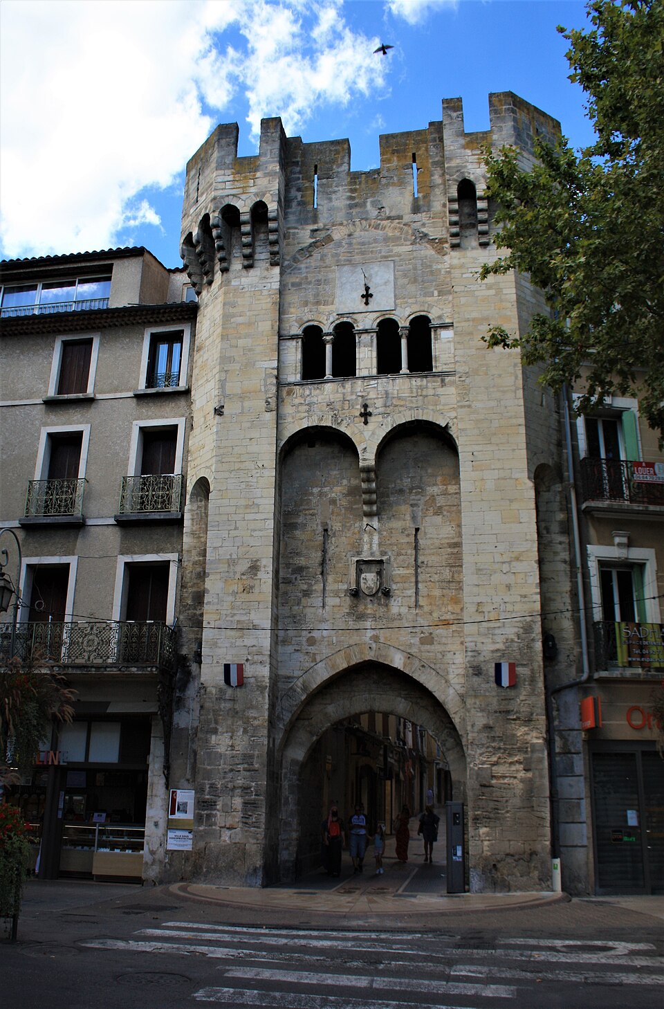 The Porte Saunerie seen from the street in Manosque