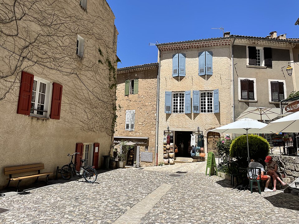A square with café tables in Moustiers-Sainte-Marie