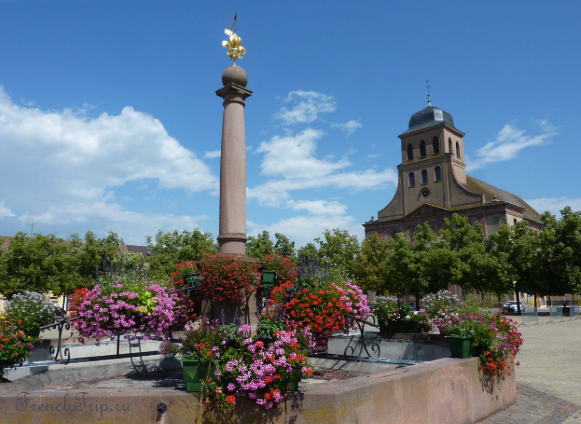 The central square of Neuf-Brisach with its column