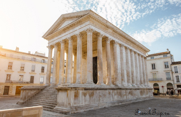 Roman remains in the old streets of Nîmes