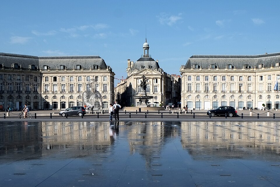 Place de la Bourse and the water mirror in Bordeaux