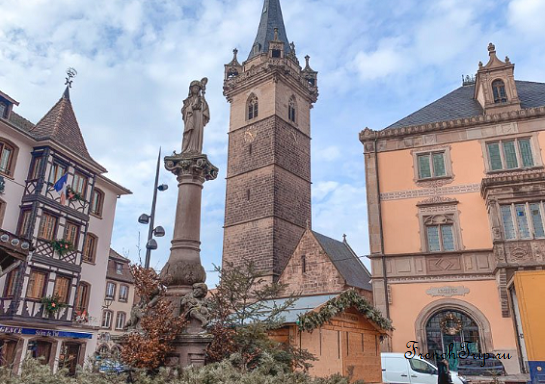 The belfry of Obernai above the square