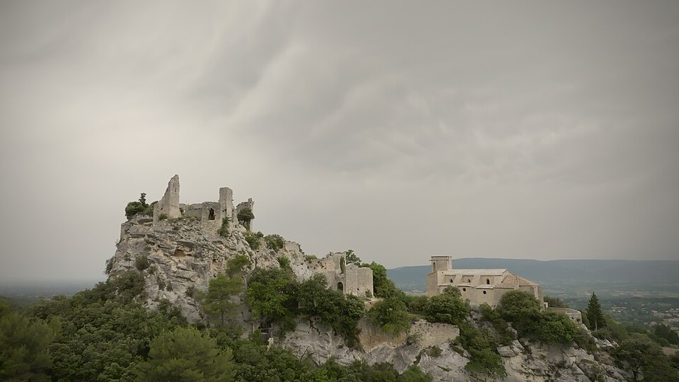 The ruined castle and abandoned village of Oppède-le-Vieux
