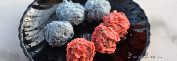 Papalines d'Avignon — pink chocolate thistles filled with herbal liqueur