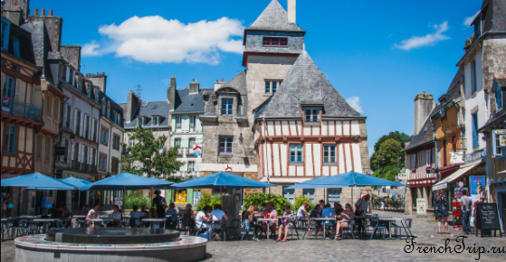 A café square in the centre of Quimper
