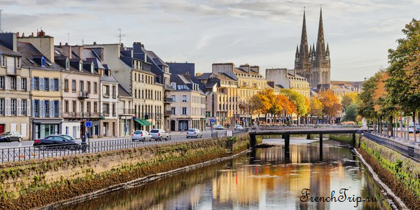 The Odet running through Quimper with the cathedral behind