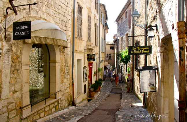 The ramparts of Saint-Paul-de-Vence above the hills