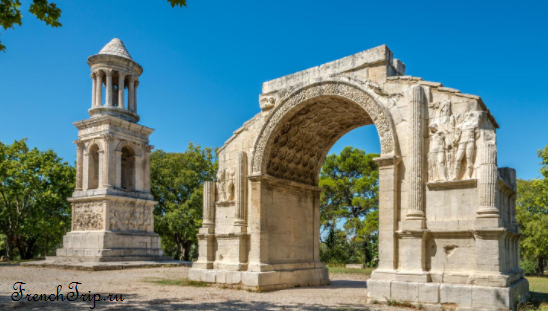 The mausoleum and triumphal arch at Glanum outside Saint-Rémy