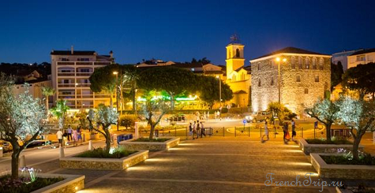 The centre of Sainte-Maxime in the evening