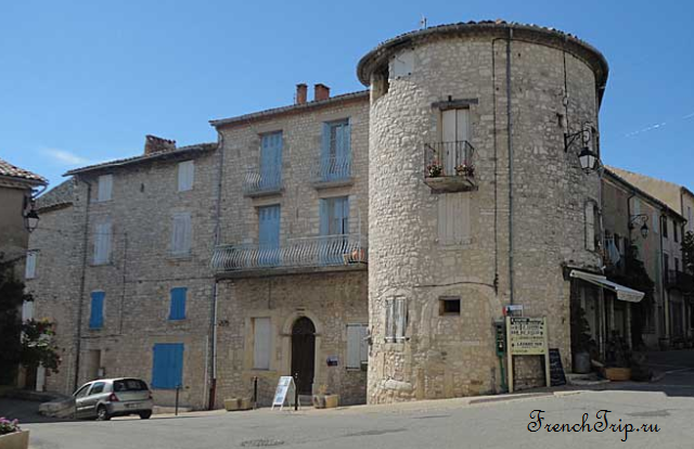 The old château and houses at Sault