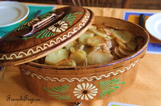 Baeckeoffe, three meats and potatoes baked in a sealed pot