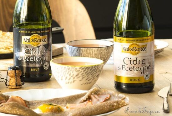 Breton cider poured into a traditional cider bowl