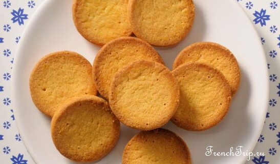 Sable breton shortbread biscuits sold in souvenir tins
