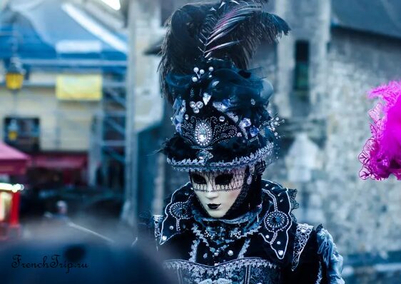 Venetian costumes and masks by the canals of Annecy