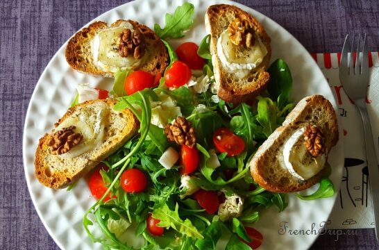 Warm goat cheese salad, a standard French starter