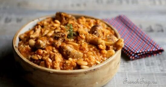 Cassoulet of Castelnaudary, beans baked with duck confit and sausage