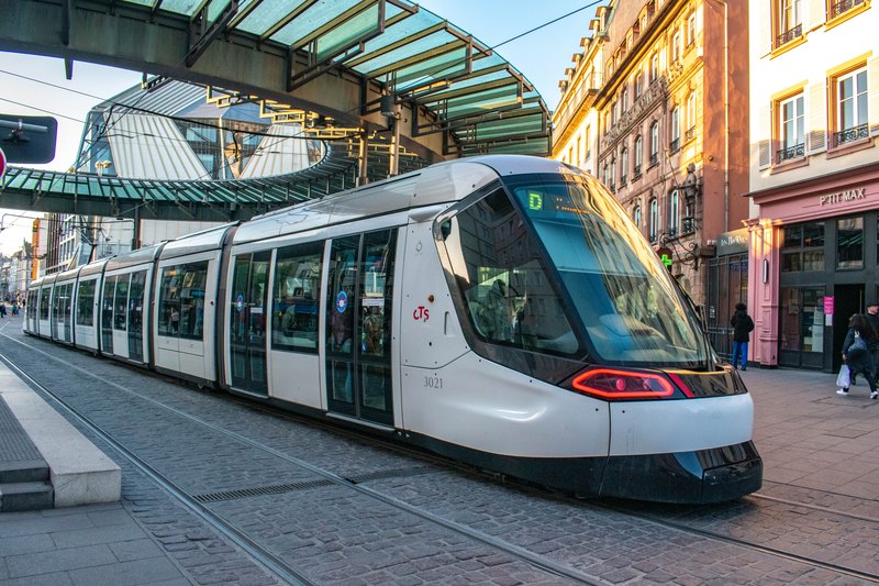 File:Tramway de Strasbourg - Rame 3021.jpg